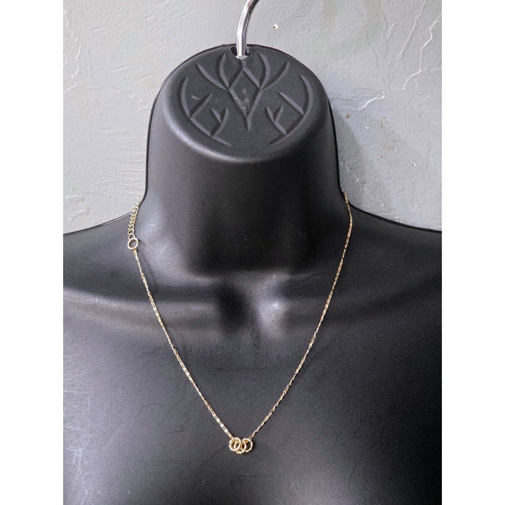 Liz Claiborne Gold Tone Triple Interlocking Ring Pendant Necklace Twisted Chain